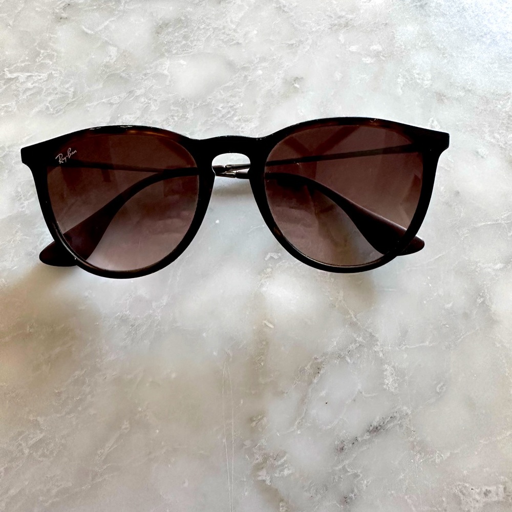 Women’s Ray-Ban sunglasses.